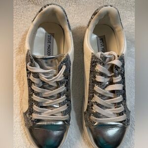 Steve Madden Faux Snake and Croc Metalic Silver and White Sneakers youth 4